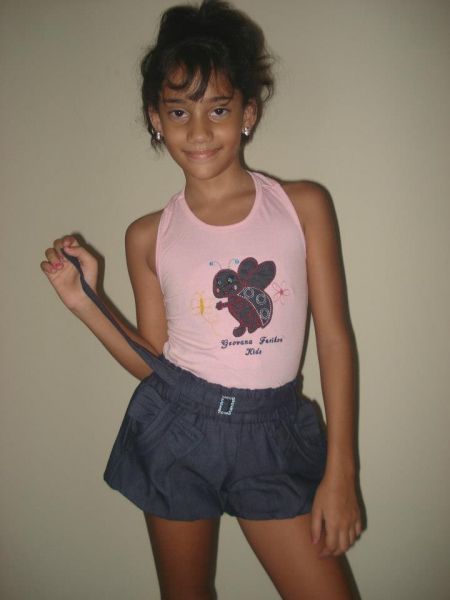 CONJUNTO SHORT JEANS E BLUSA EM MALHA